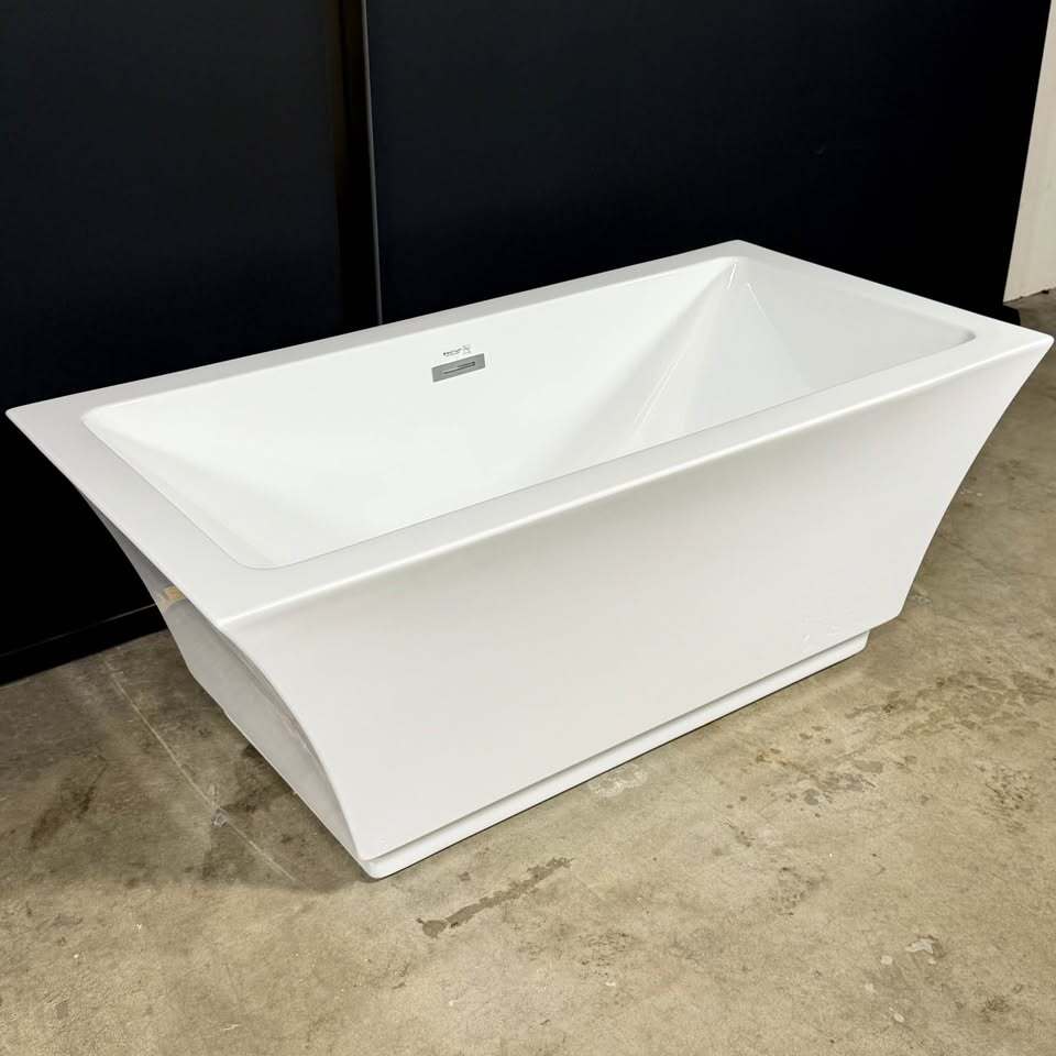 Vanity Art Strasbourg 67 in. Acrylic Flatbottom Freestanding Bathtub (White)
