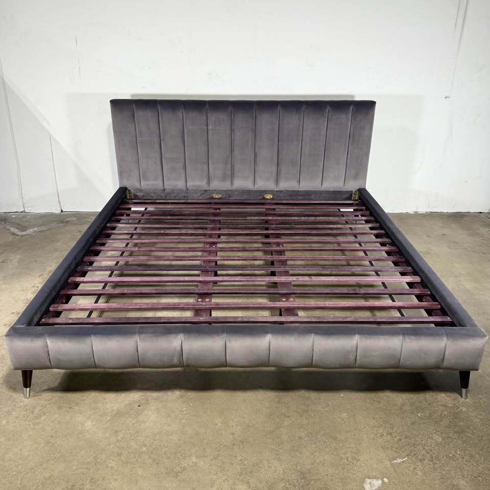 Saatva Valencia Platform Bed (King, Graphite Vintage Velvet)