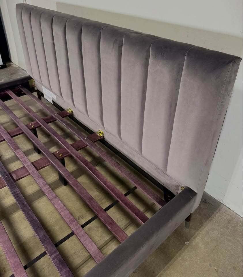 Saatva Valencia Platform Bed (King, Graphite Vintage Velvet)