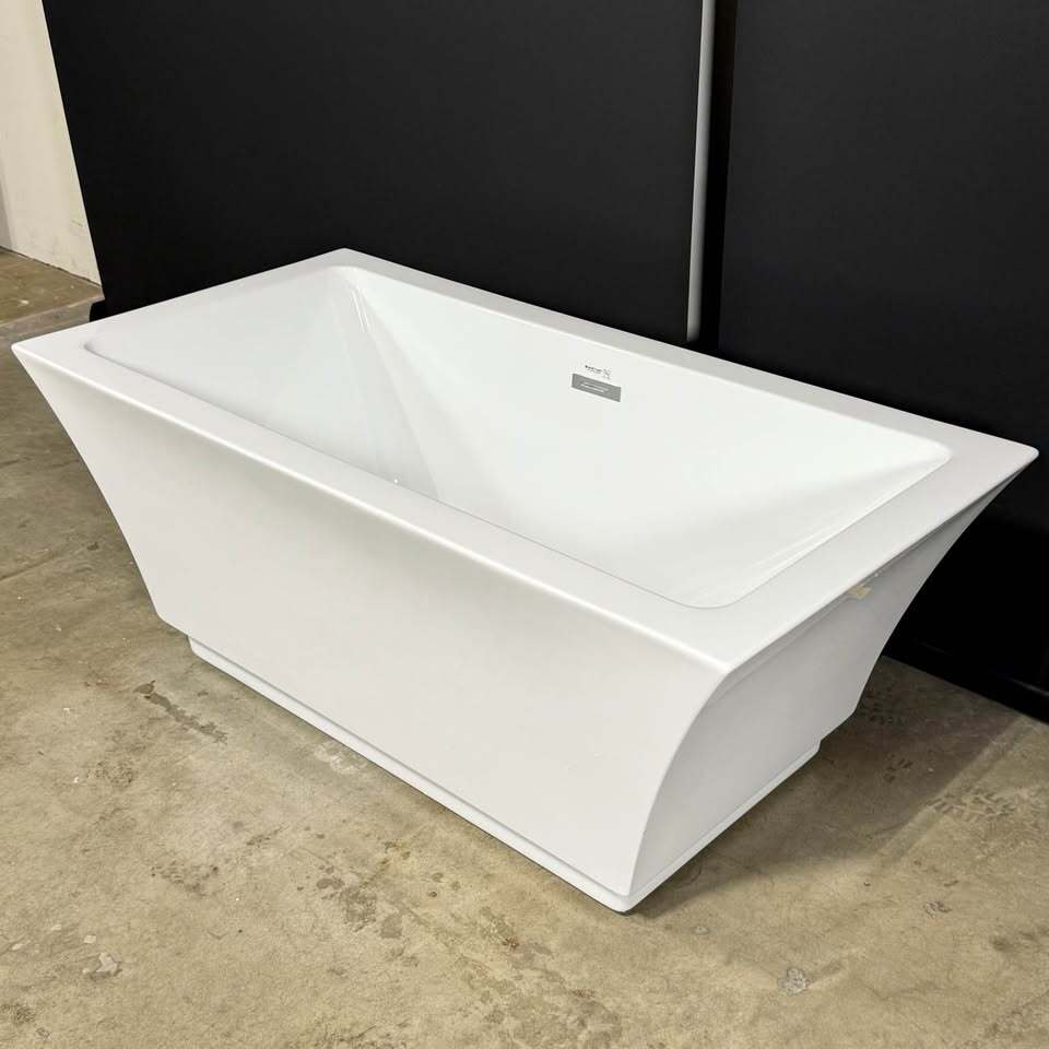 Vanity Art Strasbourg 67 in. Acrylic Flatbottom Freestanding Bathtub (White)