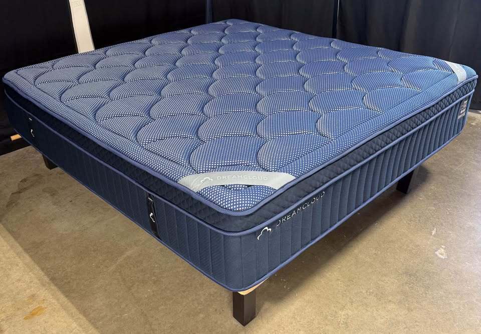 The DreamCloud Luxe Hybrid Mattress (King)