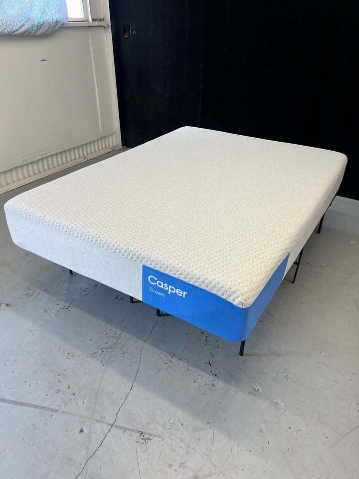 The Casper Dream Hybrid Mattress (Queen)
