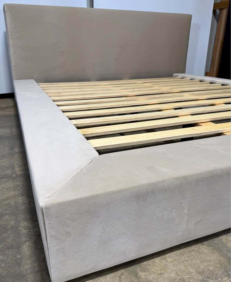 Saatva Crete Bed (Cal King, Taupe Vintage Velvet)