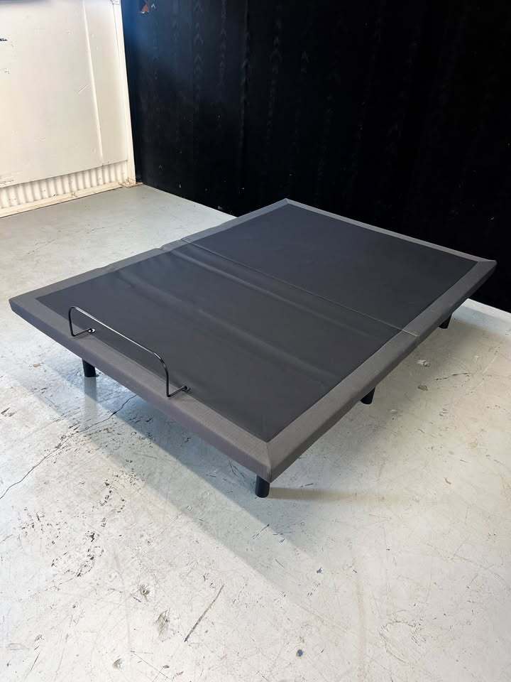 Resident Adjustable Base (Full)