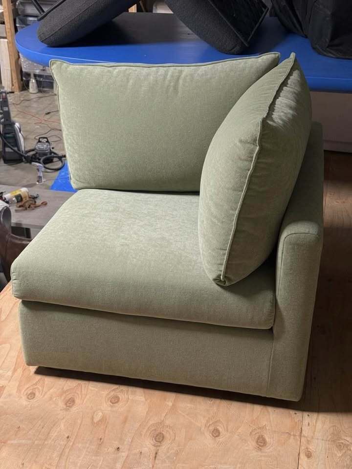 Article Lenae 36" Right Arm Corner Chair (Eleos Green)