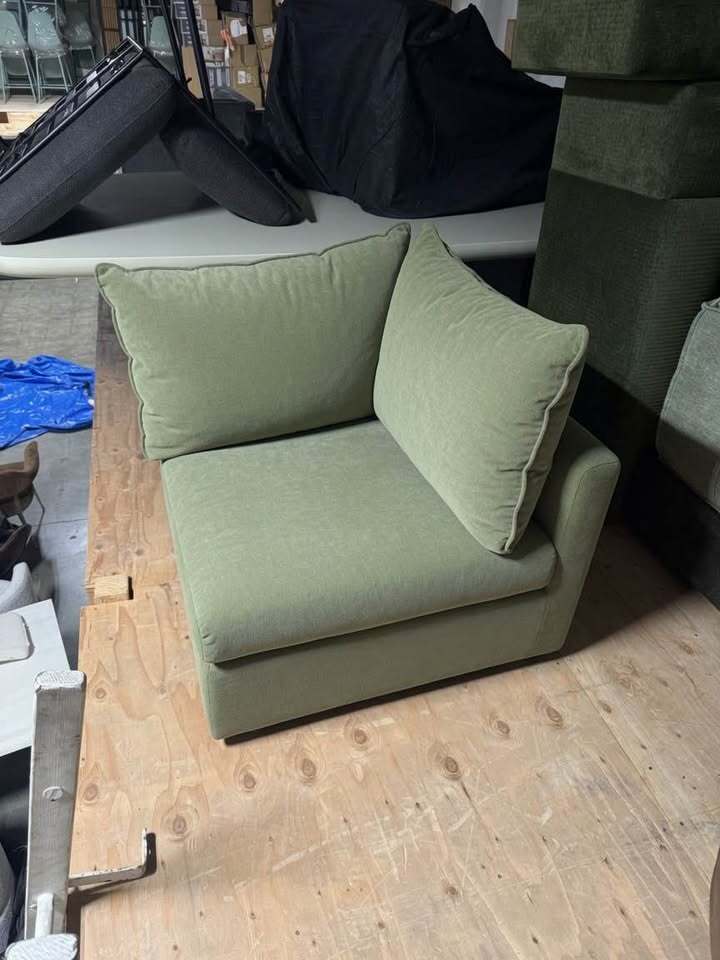 Article Lenae 36" Right Arm Corner Chair (Eleos Green)