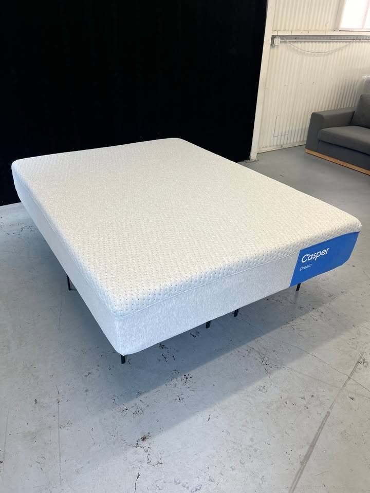 The Casper Dream Hybrid Mattress (Queen)