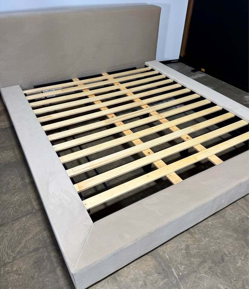Saatva Crete Bed (Cal King, Taupe Vintage Velvet)