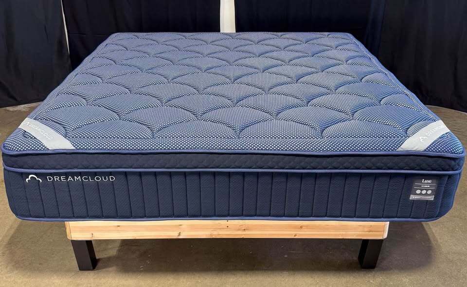 The DreamCloud Luxe Hybrid Mattress (King)