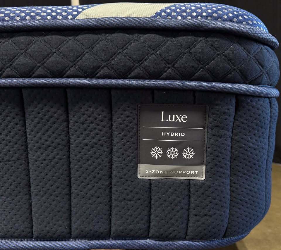 The DreamCloud Luxe Hybrid Mattress (King)