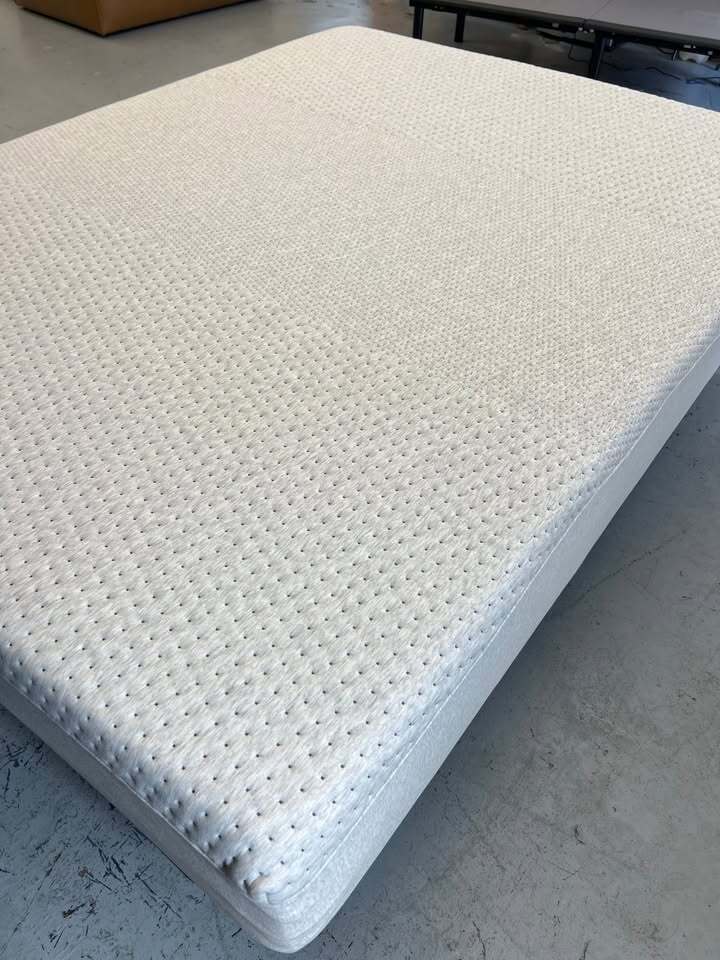 The Casper Dream Hybrid Mattress (Queen)
