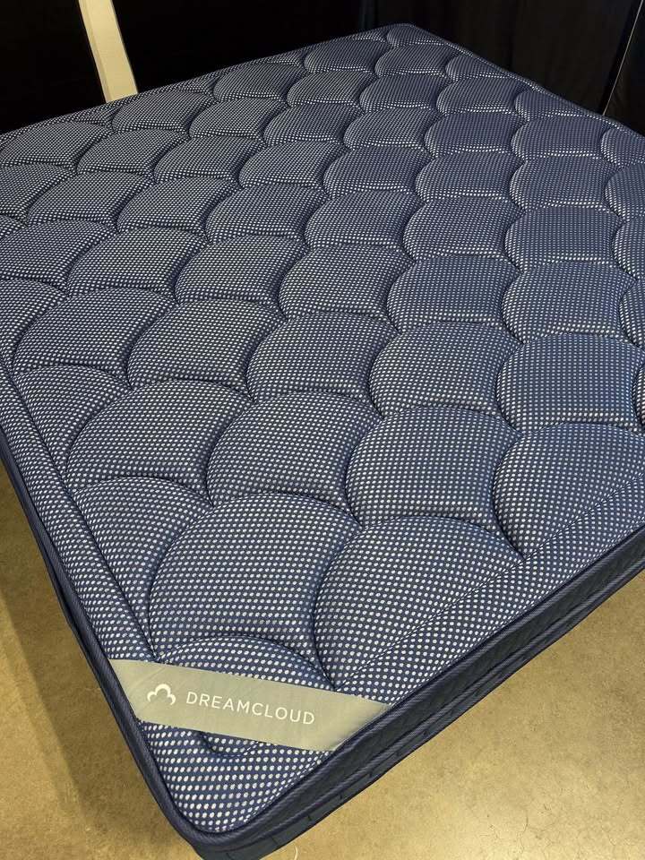 The DreamCloud Luxe Hybrid Mattress (King)