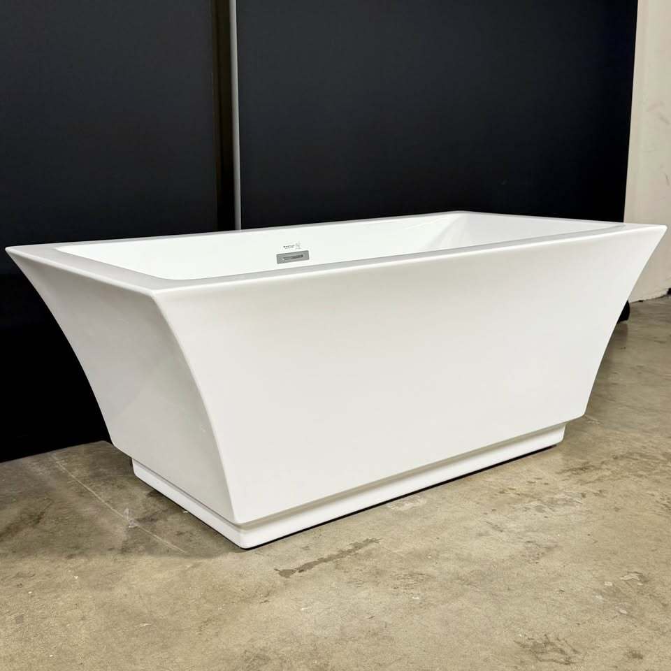 Vanity Art Strasbourg 67 in. Acrylic Flatbottom Freestanding Bathtub (White)