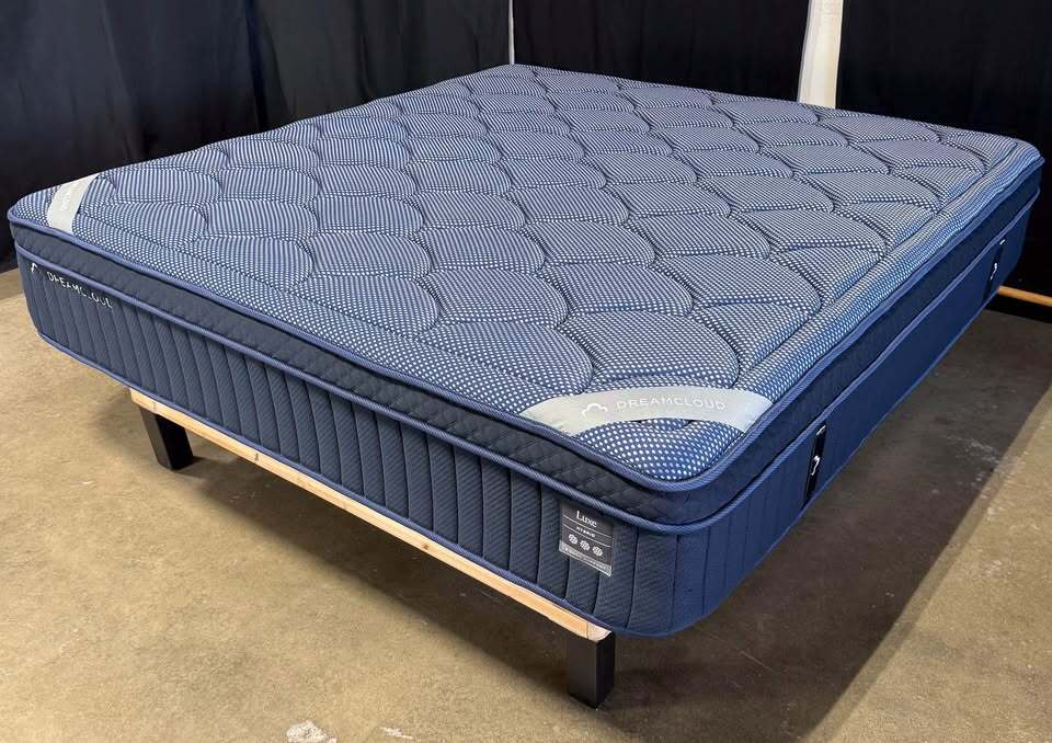 The DreamCloud Luxe Hybrid Mattress (King)