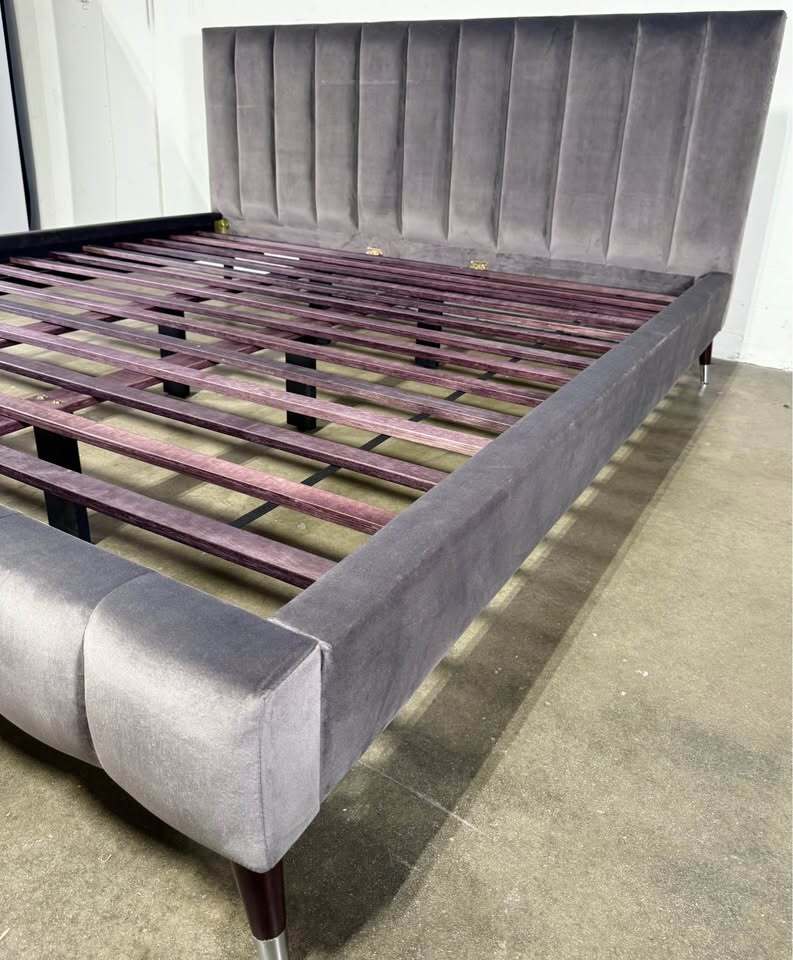 Saatva Valencia Platform Bed (King, Graphite Vintage Velvet)