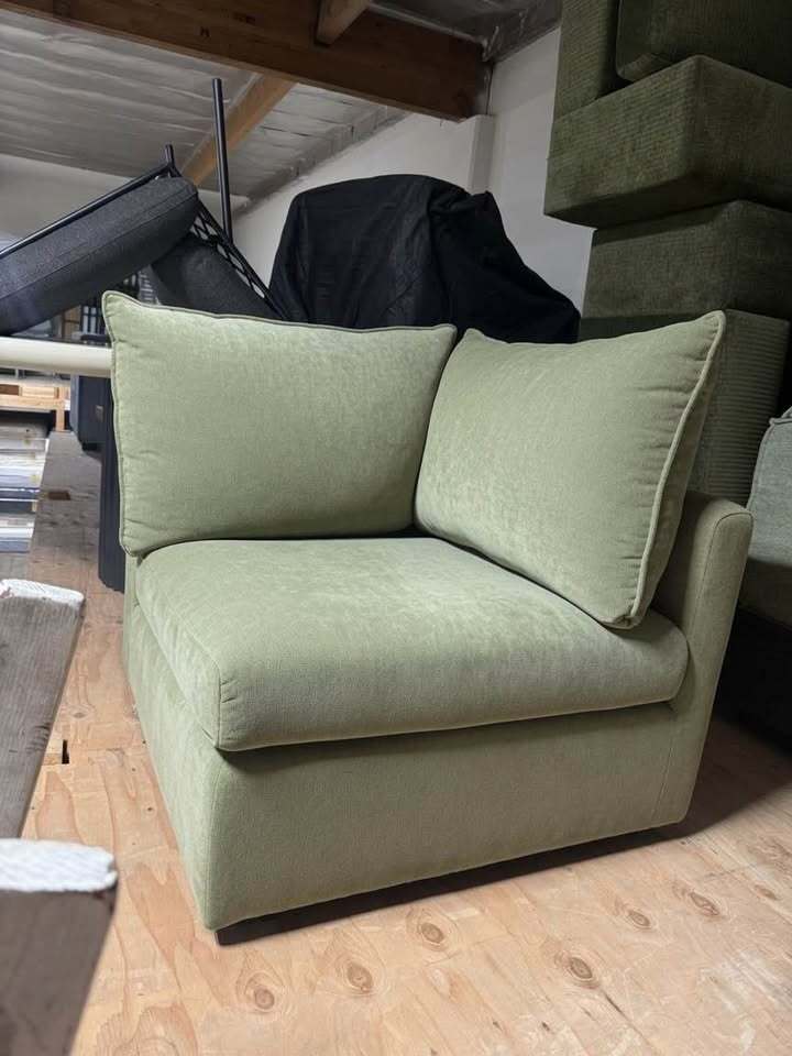 Article Lenae 36" Right Arm Corner Chair (Eleos Green)