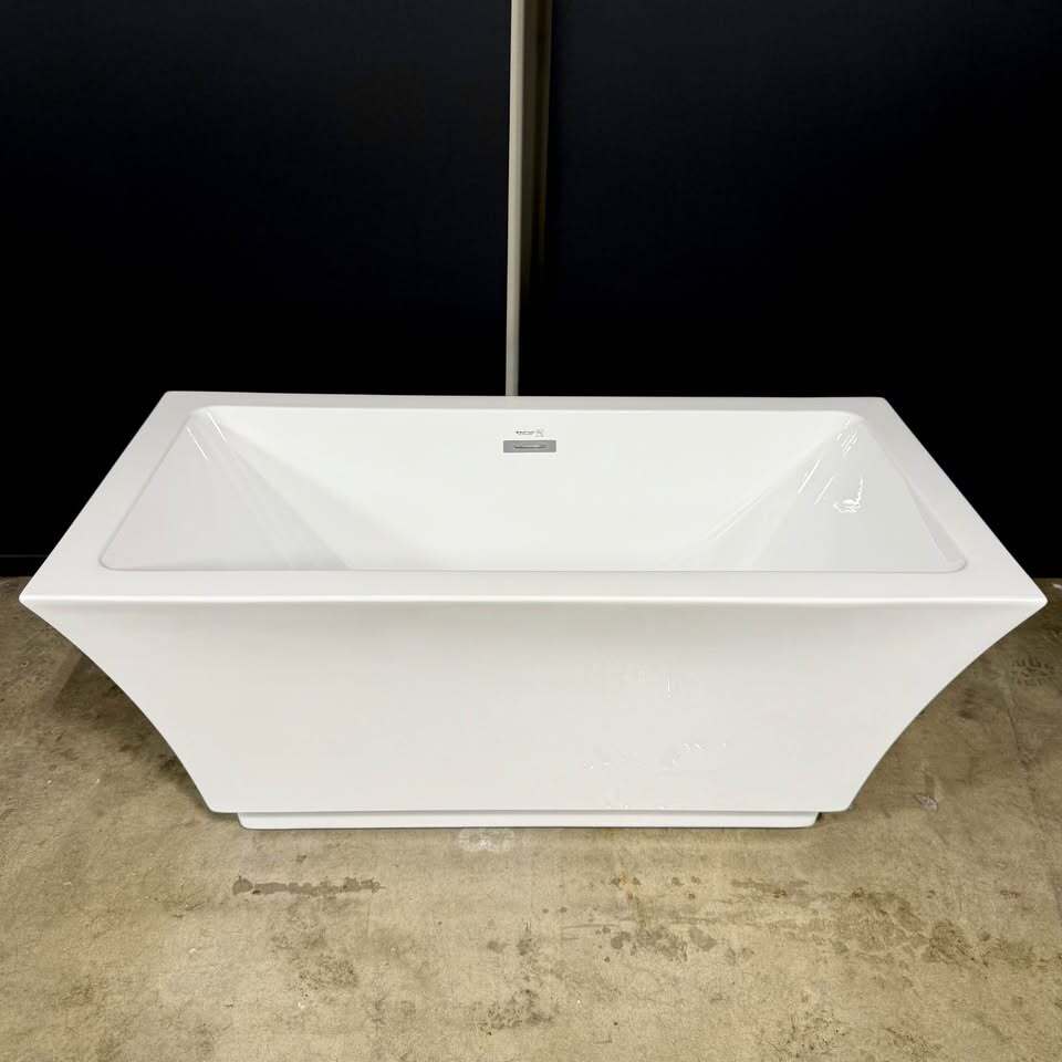 Vanity Art Strasbourg 67 in. Acrylic Flatbottom Freestanding Bathtub (White)