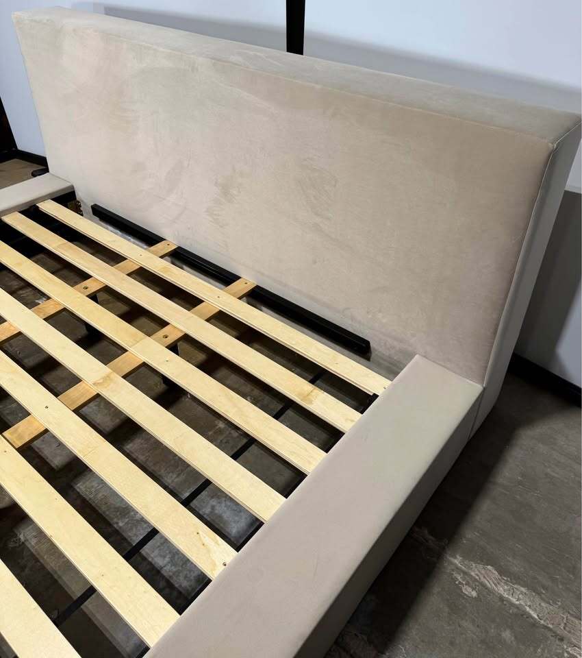 Saatva Crete Bed (Cal King, Taupe Vintage Velvet)